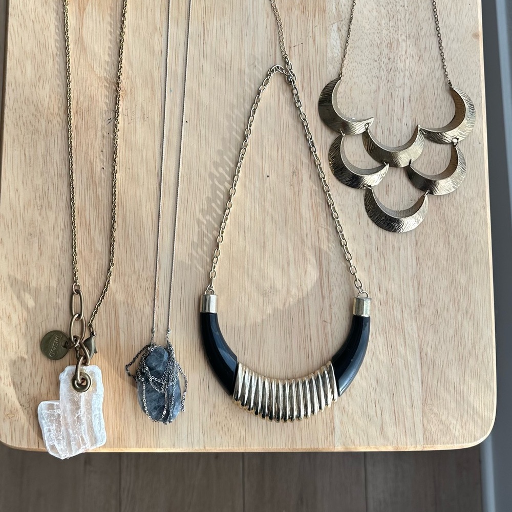 Lot of 7 necklaces